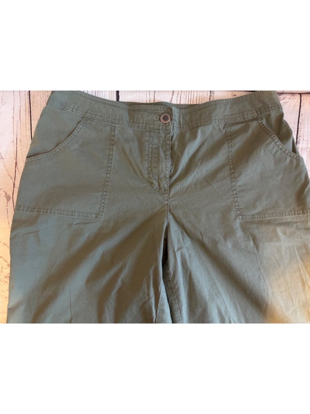 Chico’s Hunter Green Bermuda 4 Pockets Shorts Size 1.5 or Size 12 - Picture 3 of 5
